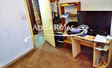 EXCELENTE CASA DE LOTE 10X25 3 AMB-GGE 3 AUTOS-CONSTANIA 1100-CIUDADELA