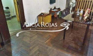 EXCELENTE CASA DE LOTE 10X25 3 AMB-GGE 3 AUTOS-CONSTANIA 1100-CIUDADELA