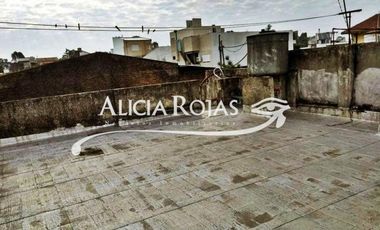 EXCELENTE CASA DE LOTE 10X25 3 AMB-GGE 3 AUTOS-CONSTANIA 1100-CIUDADELA