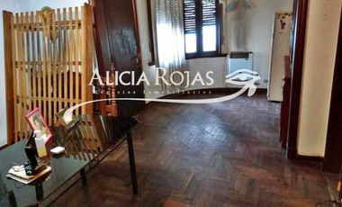 EXCELENTE CASA DE LOTE 10X25 3 AMB-GGE 3 AUTOS-CONSTANIA 1100-CIUDADELA