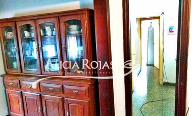 EXCELENTE CASA DE LOTE 10X25 3 AMB-GGE 3 AUTOS-CONSTANIA 1100-CIUDADELA