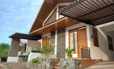DAPATKAN HARGA PROMO BULAN INI Rumah Asri di Kotamadya Bandung Lokasi Strategis di Ujung Berung.