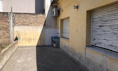 CASA IDEAL 2 FAMILIAS DE 3 AMBIENTES CADA UNA ZONA VILLA LUGANO
