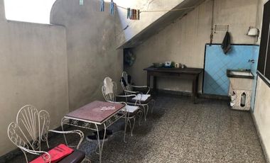 CASA IDEAL 2 FAMILIAS DE 3 AMBIENTES CADA UNA ZONA VILLA LUGANO