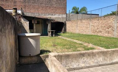 CASA IDEAL 2 FAMILIAS DE 3 AMBIENTES CADA UNA ZONA VILLA LUGANO