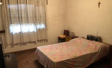 CASA IDEAL 2 FAMILIAS DE 3 AMBIENTES CADA UNA ZONA VILLA LUGANO
