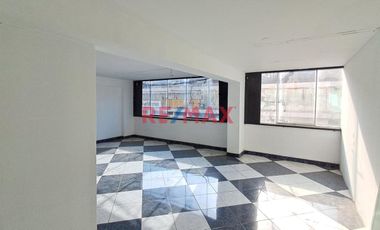 Se vende oficina con una excelente ubicación estratégica en JR. AYACUCHO Nro. 582 OFICINA 102 A - SEGUNDO PISO - CERCADO TRUJILLO; una de las zonas má