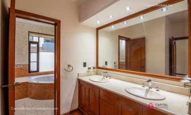 Casa deLujo En  venta en Puerta de Hierro Zona andares