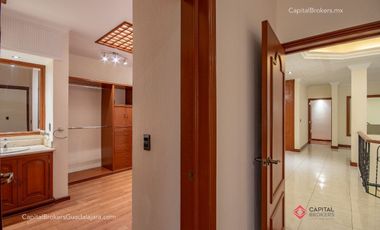 Casa deLujo En  venta en Puerta de Hierro Zona andares