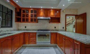 Casa deLujo En  venta en Puerta de Hierro Zona andares