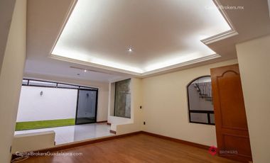 Casa deLujo En  venta en Puerta de Hierro Zona andares