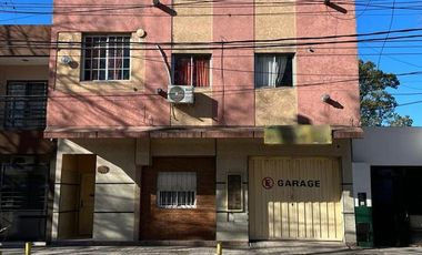 Venta edificio con unidades de 2 y 3 ambientes, local y cocheras en Florencio Varela (30778)