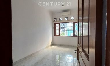 Rumah Cantik Di Tebet Timur Dekat Eco Park Sangat Strategis