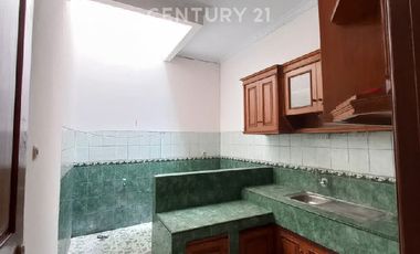 Rumah Cantik Di Tebet Timur Dekat Eco Park Sangat Strategis