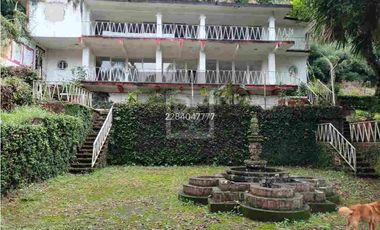 Casona con jardín ideal para restaurante en renta. Zona Briones Pitaya.
