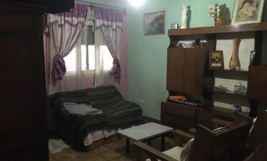 *** apto credito *** casa de 4 amb c/ cocheras y parrilla