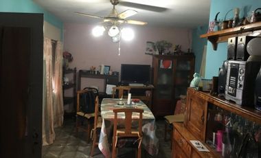 *** apto credito *** casa de 4 amb c/ cocheras y parrilla