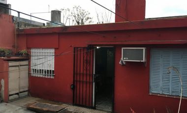 *** apto credito *** casa de 4 amb c/ cocheras y parrilla