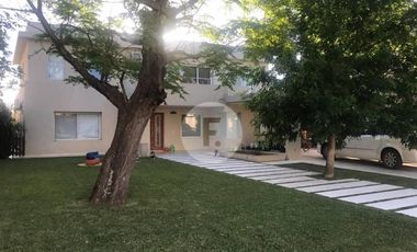 Flores Prop.  Casa en Venta con Renta en La Lomada - Pilar