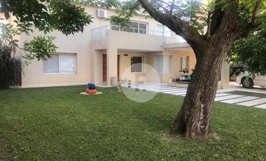 Flores Prop.  Casa en Venta con Renta en La Lomada - Pilar