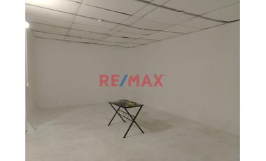 Se Vende Local De 3 Pisos  En San Juan De Miraflores