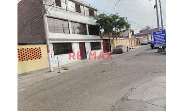 Se Vende Local De 3 Pisos  En San Juan De Miraflores