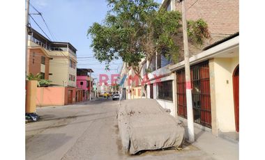 Se Vende Local De 3 Pisos  En San Juan De Miraflores