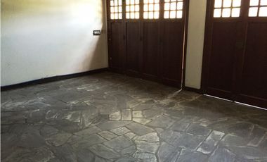 Chalet con pileta y quincho. Barrio San Carlos