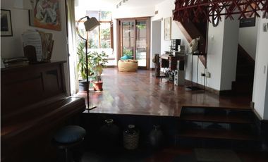 Chalet con pileta y quincho. Barrio San Carlos