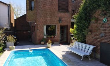Chalet con pileta y quincho. Barrio San Carlos