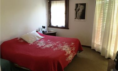 Chalet con pileta y quincho. Barrio San Carlos