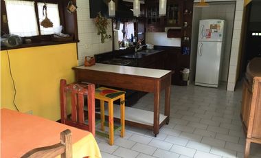 Chalet con pileta y quincho. Barrio San Carlos