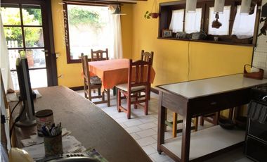 Chalet con pileta y quincho. Barrio San Carlos