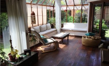 Chalet con pileta y quincho. Barrio San Carlos