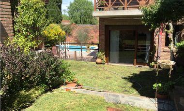 Chalet con pileta y quincho. Barrio San Carlos