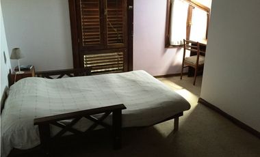 Chalet con pileta y quincho. Barrio San Carlos