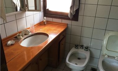 Chalet con pileta y quincho. Barrio San Carlos