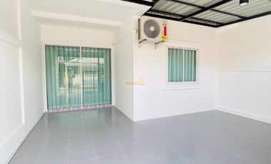 2 Bedrooms Townhouse  East Pattaya H011796