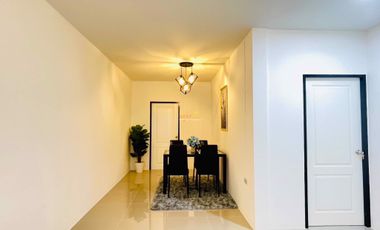 2 Bedrooms Townhouse  East Pattaya H011796