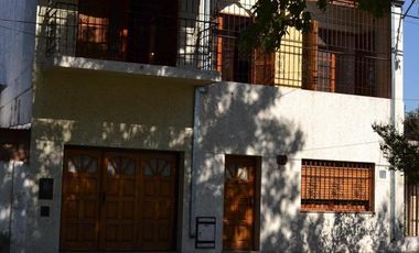 Se vende Casa 3 Dorm.  c/Patio Verde . Barrio Belgrano