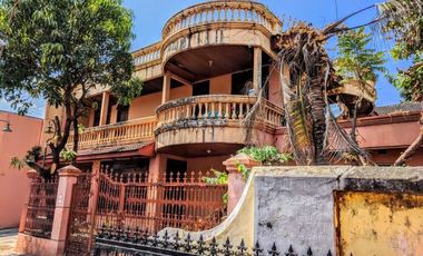 Dijual rumah di timuran depan Novotel