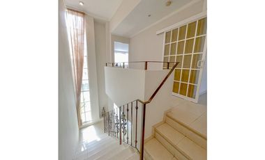 SE ALQUILA CASA AMOBLADA EN CLAYTON $2,250 AM