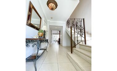 SE ALQUILA CASA AMOBLADA EN CLAYTON $2,250 AM