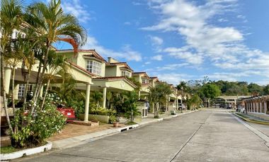 SE ALQUILA CASA AMOBLADA EN CLAYTON $2,250 AM