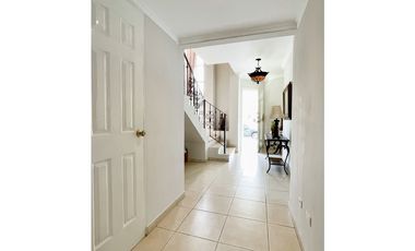 SE ALQUILA CASA AMOBLADA EN CLAYTON $2,250 AM