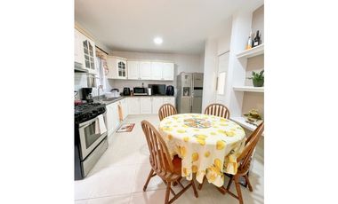 SE ALQUILA CASA AMOBLADA EN CLAYTON $2,250 AM