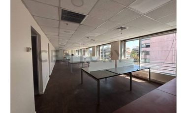 SE ARRIENDA OFICINA EXCELENTE UBICACIÓN VITACURA