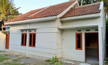 RUMAH 100 JUTAAN DEPAN KANTOR URUSAN AGAMA SENTOLO