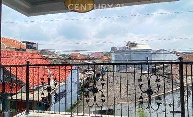 Rumah 2 Lantai, Di Gajahmungkur, Dekat Kampus, Area Pemukiman.