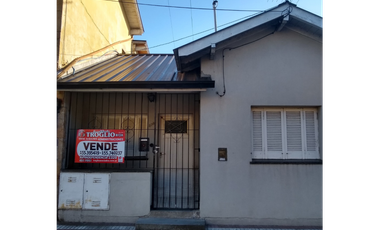 CASA TRES AMBIENTES A LA VENTA